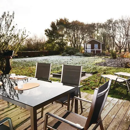 5 Bedroom Beautiful In Holiday home